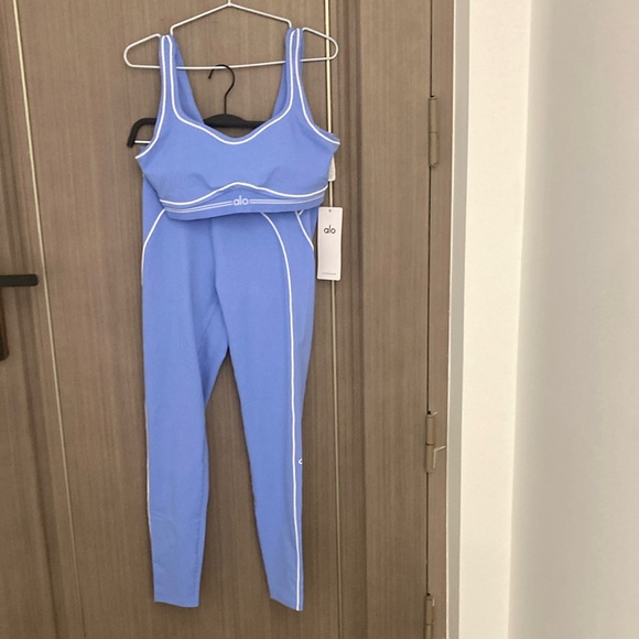 ALO Yoga Women’s Blue Sports Bra Set - Picture 2 of 13